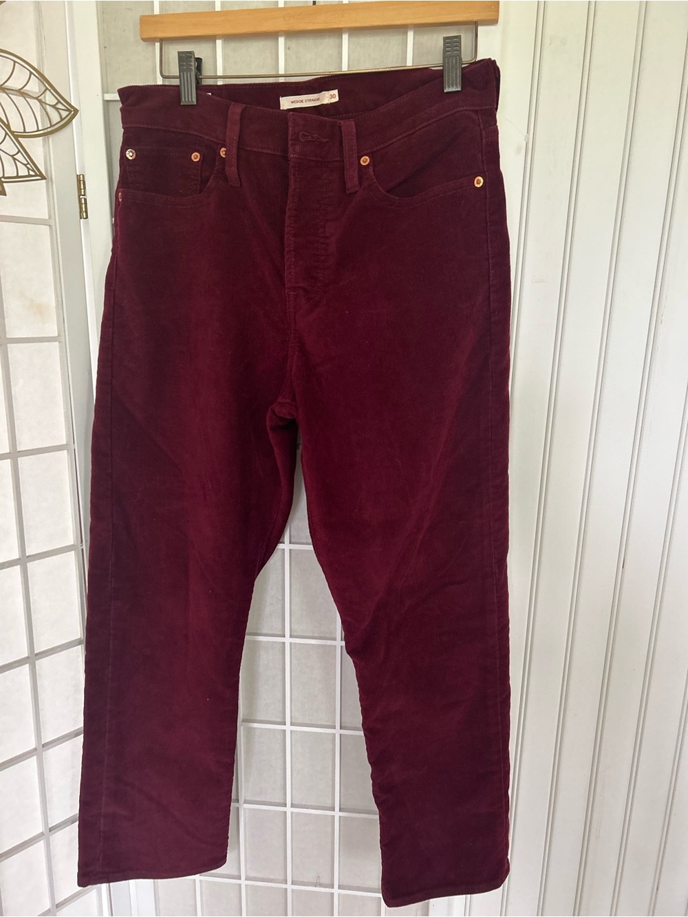 Levi’s Wedgie Straight Corduroy Pants Burgundy Plum Size 30 Button Fly